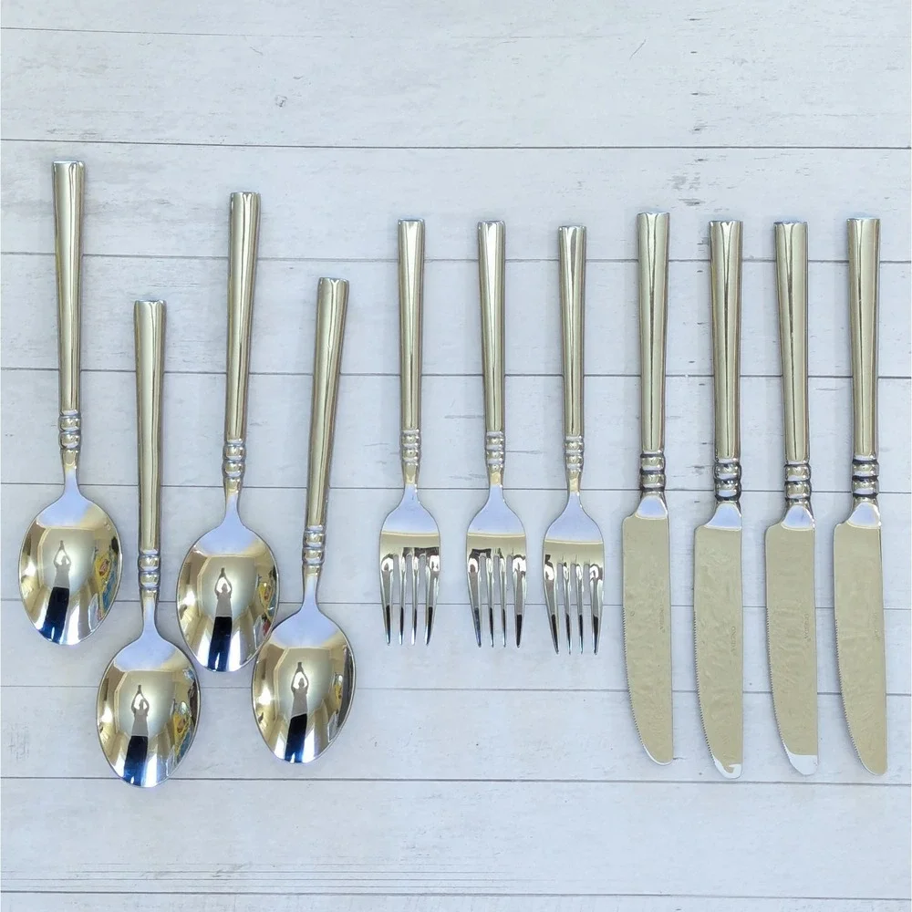Oneida 18/10 Tortola 3 Salad Fork, 4 Soup Spoon, 4 Dinner Knives Mixed Lot of 11